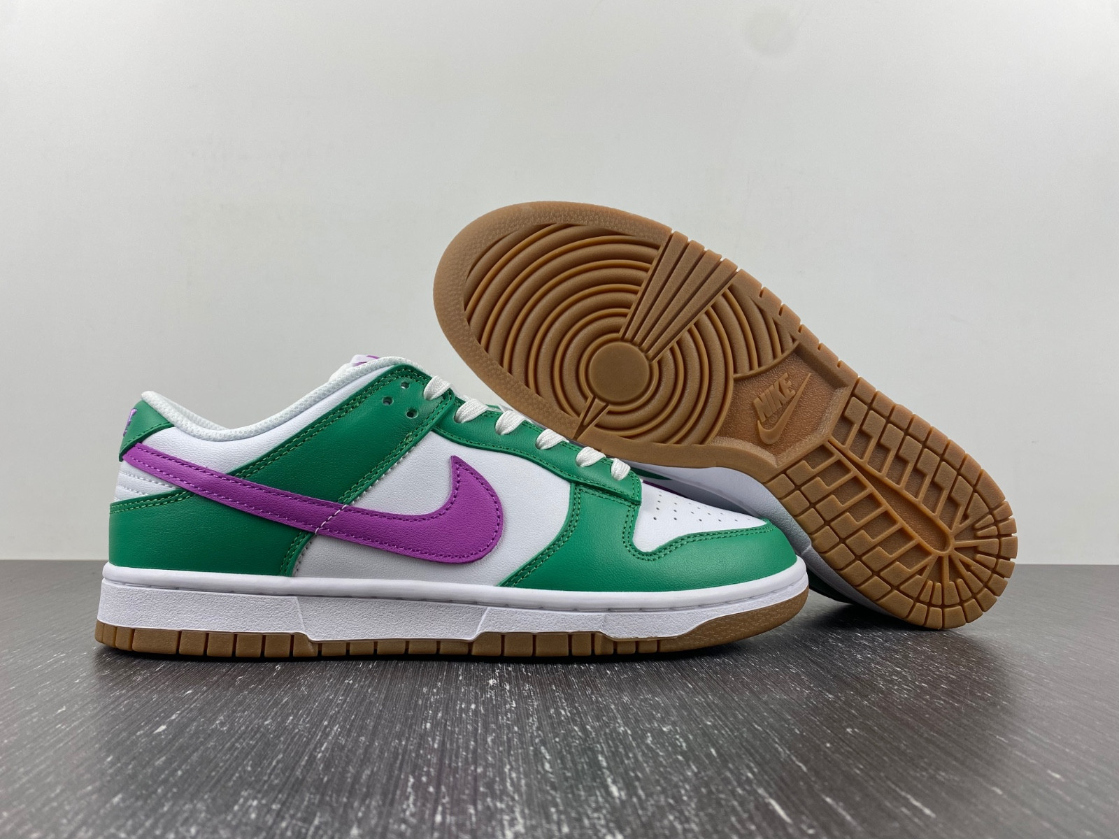 nike dunk low white stadium green fuchsia fd9922-151
