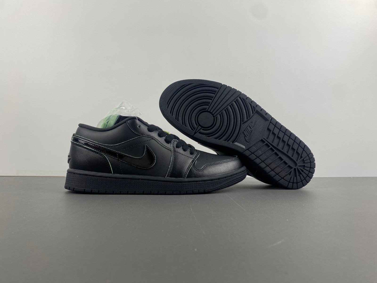 Air Jordan 1 Low SE ''Black Vapor Green'' HM3690-001