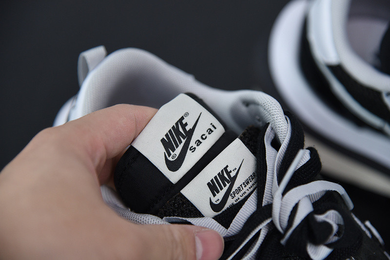 nike ldwaffle x sacai black white cv1363-001