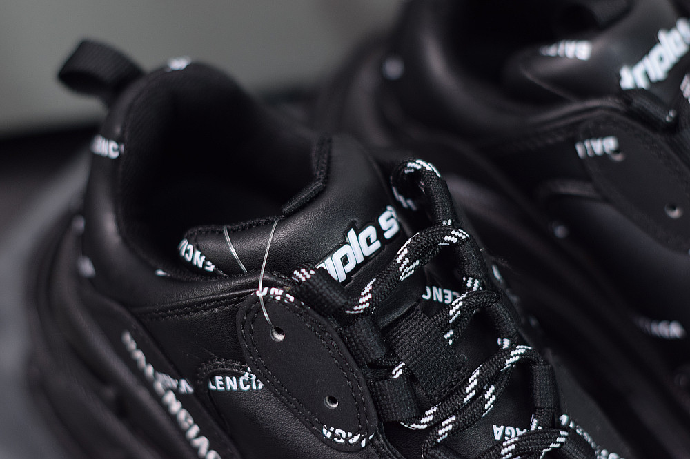 bc triple s trainer 524039 w06e2 2020