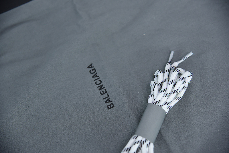 bc triple s trainer 536737 w09oh 1007