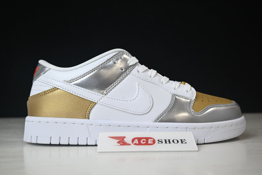 nike wmns dunk low se ''silver gold metallic'' dh4403-700