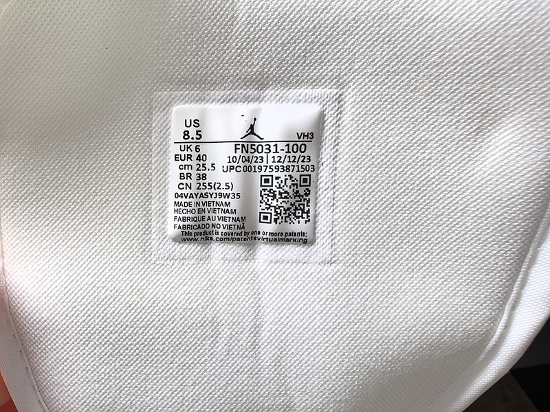 Air Jordan 1 Mid SE Metallic Silver FN5031-100