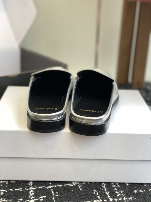 SAINT LAURENT Sneaker