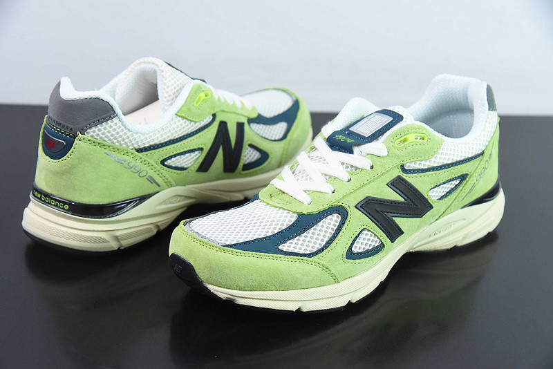 NEW BALANCE SNEAKER