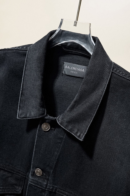 Ba*len*cia*ga clothes