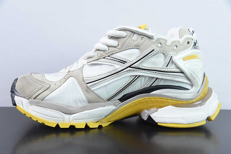 Ba*len*cia*ga runner sneaker clean