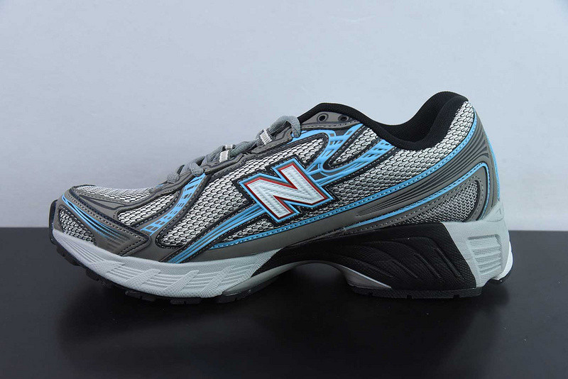 NEW BALANCE SNEAKER