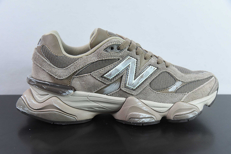 NEW BALANCE SNEAKER