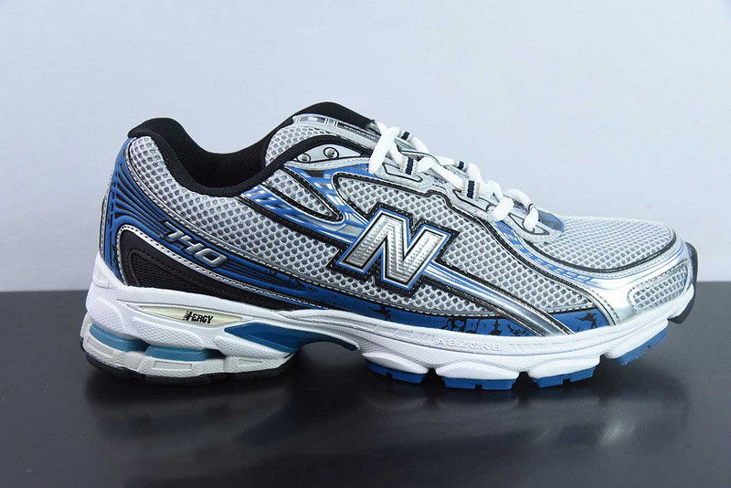 NEW BALANCE SNEAKER