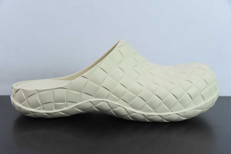 Bo*te*ga ve*ne*ta slide