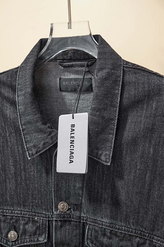 Ba*len*cia*ga clothes