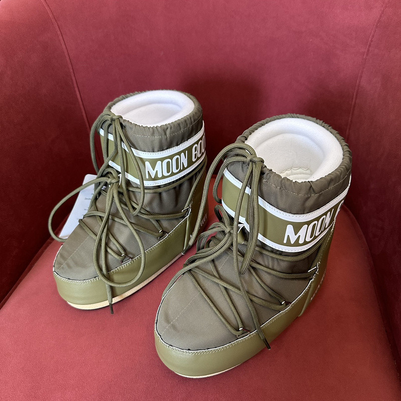 mOON bOOT