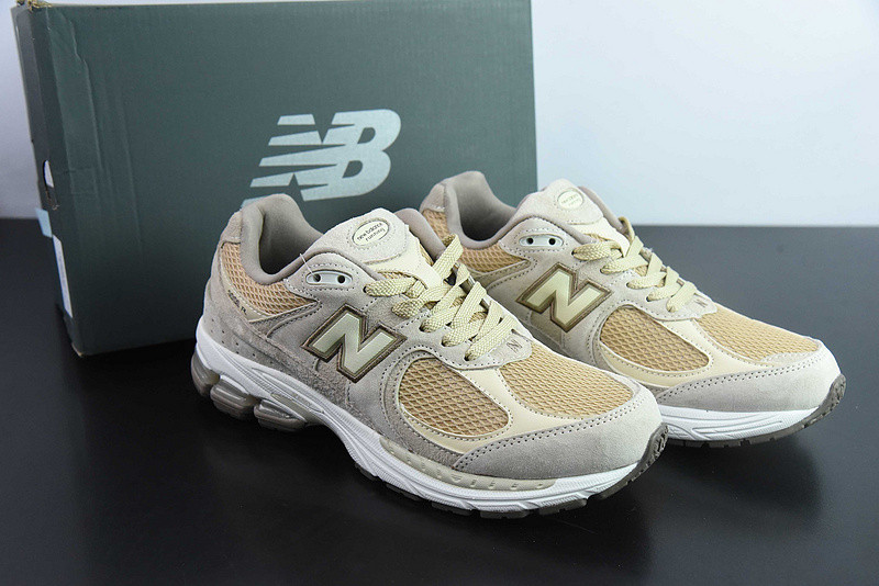NEW BALANCE SNEAKER